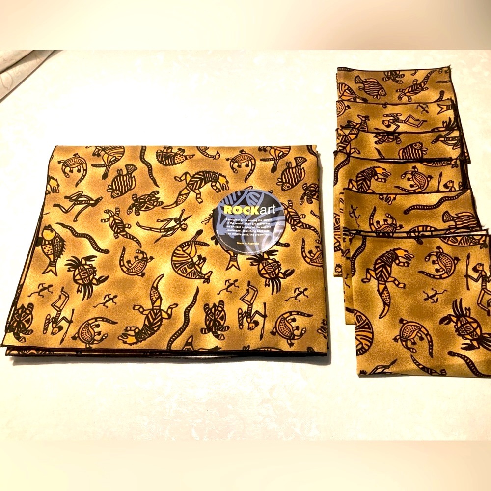 New Aboriginal print tablecloth w/6 napkins.